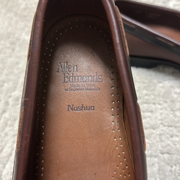 Allen Edmonds made in the USA Men’s leather tassel loafers- like new size 10.5 - Picture 2 of 6